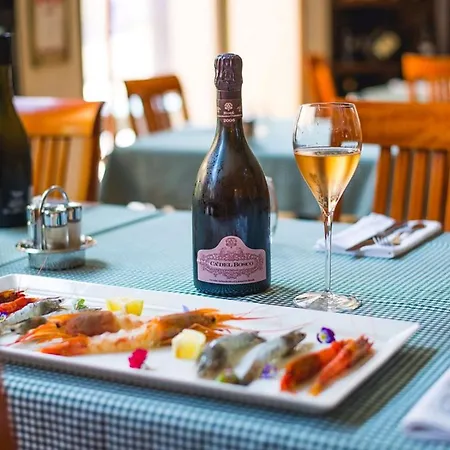 Bed & Breakfast Szerb Boutique Suites, By Bqa