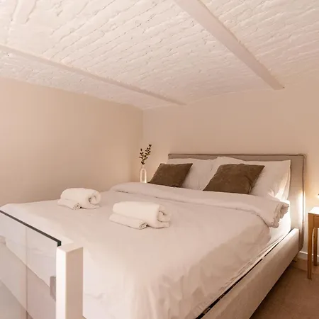 Szerb Boutique Suites, By Bqa 3*