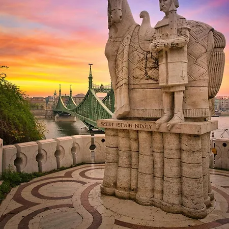 Szerb Boutique Suites, By Bqa Bed and breakfast