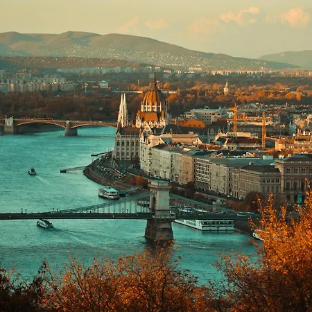 Szerb Boutique Suites, By Bqa Bed & Breakfast Budapest